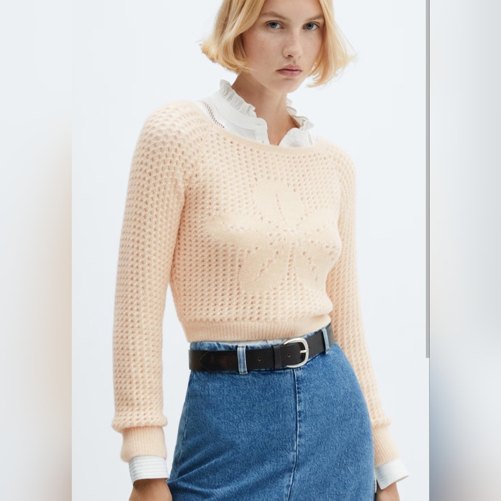 MANGO beige knitted‎ cropped sweater with flower on a front and back size S